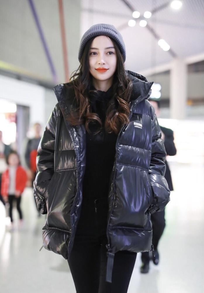 在冬季,尽量多穿这件"立领羽绒服",学会这样搭配,显瘦保暖-精选时事