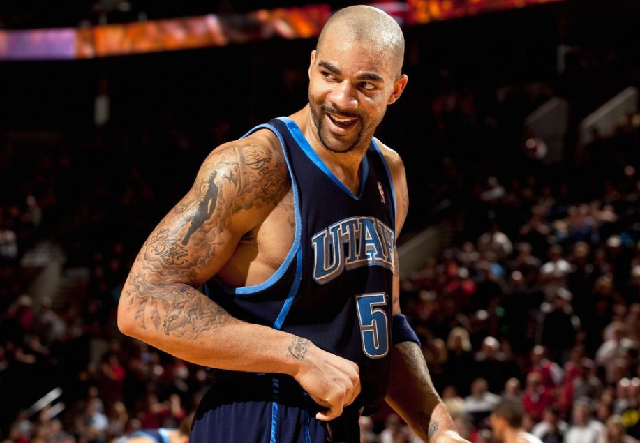 为何当年不少球迷认为巅峰姚明打不过布泽尔其实是被表面欺骗了