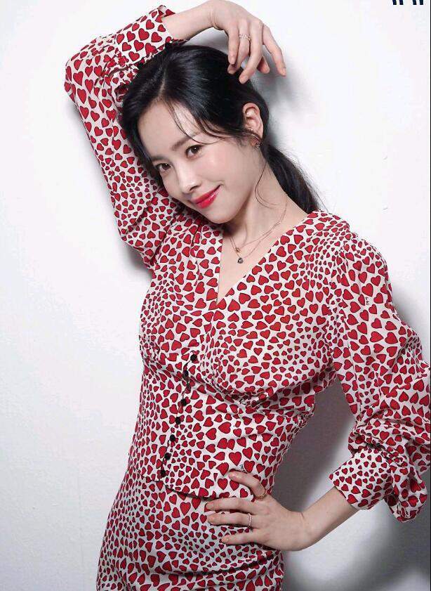 搭档南柱赫成耀眼cp38岁韩志旼逆龄穿衣品味被封最美颁奖人