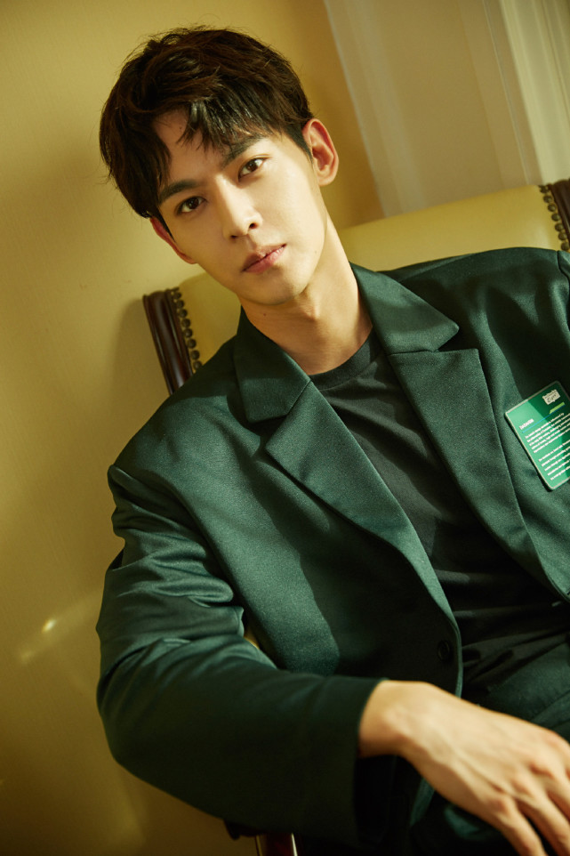 我的小确幸男主从运动员到模特25岁出道4年演了4部男主剧