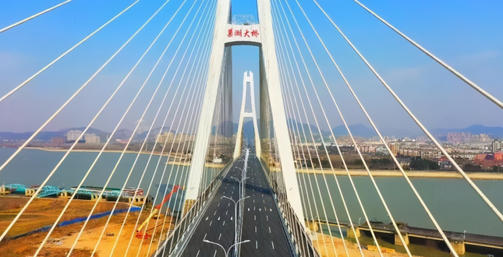 安徽合肥跨度最大的斜拉桥通车了