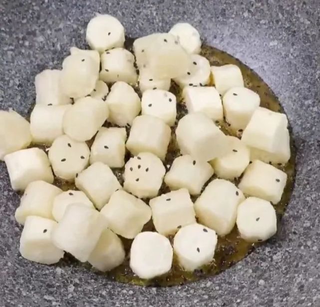 山药这样做孩子们最爱的做法外酥里嫩香甜可口比吃肉还好