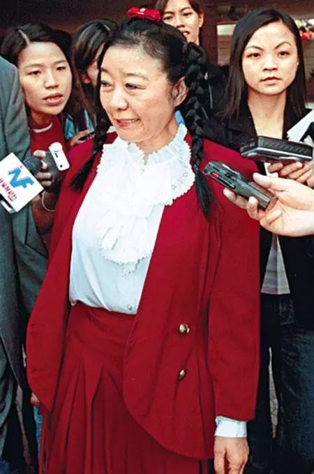 龚如心离世后,陈振聪伪造其遗嘱争夺财产,在法庭上大说对方隐私,甚至