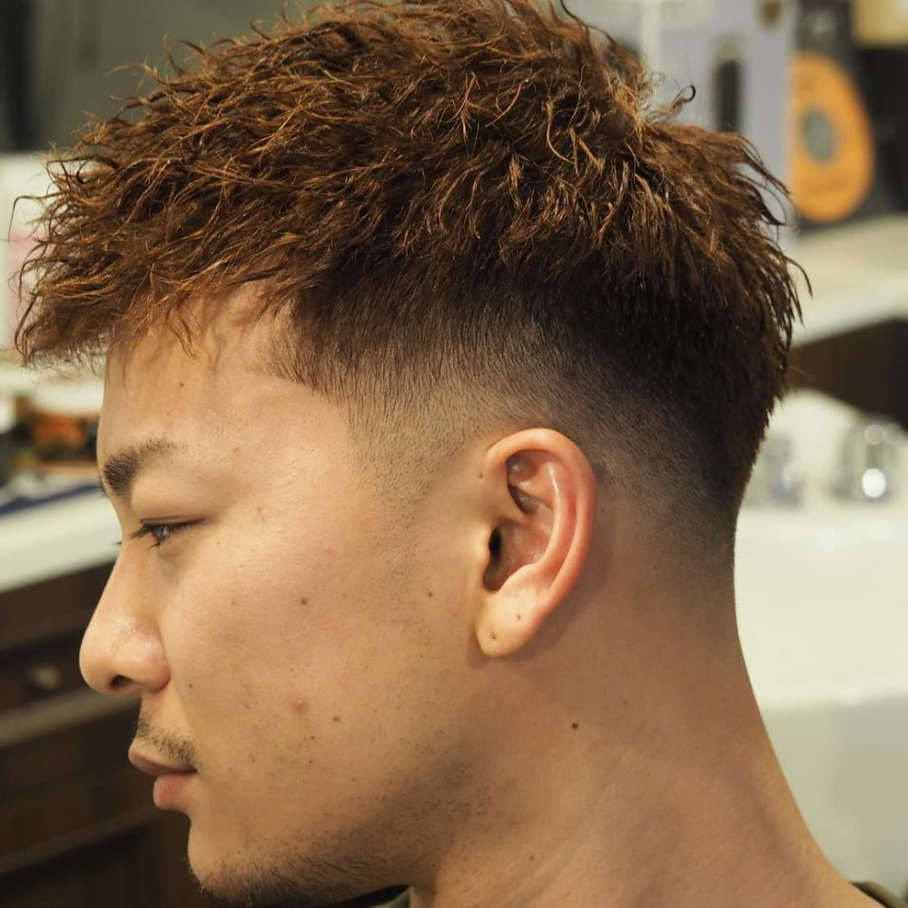 要是头发特别细软的话 ,可以尝试这种小波纹的烫发 ,比如锡纸烫就很不