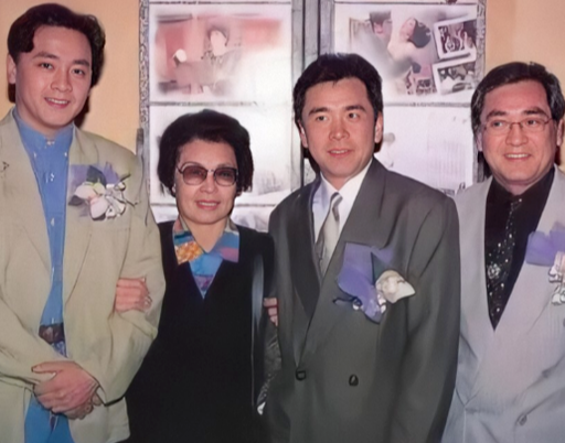 红薇嫁给尔光之后又生下一个儿子,取名尔冬升