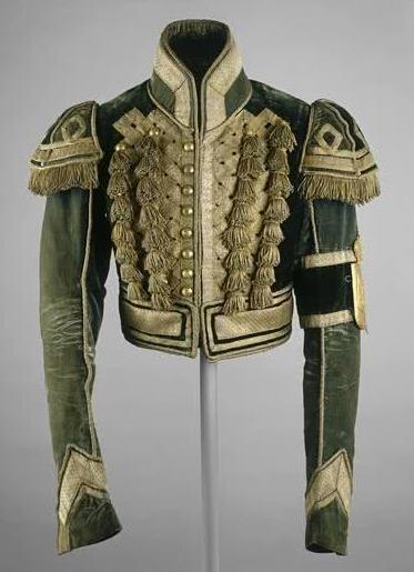 心理测试:选1套公爵礼服,测ta是不是你一个人的骑士!