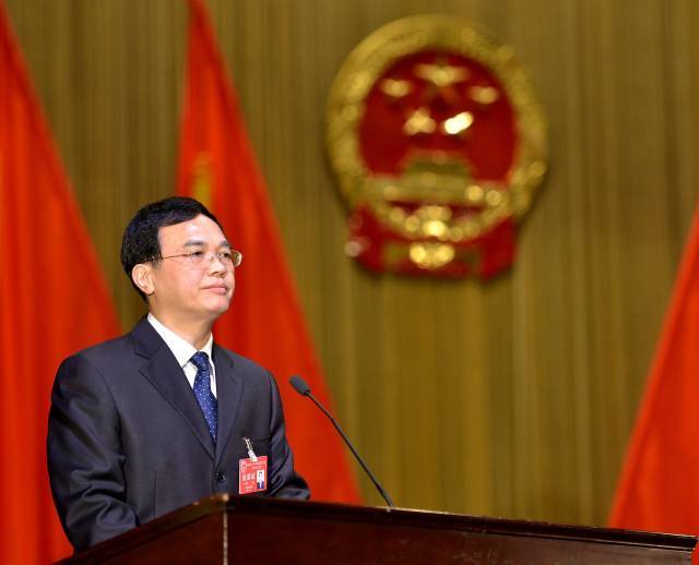 21日上午,市人大四届第四次会议在南平大剧院胜利开幕.(郑建民摄)