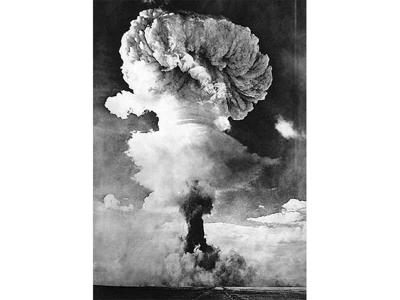 1949年8月,苏联进行首次核试验