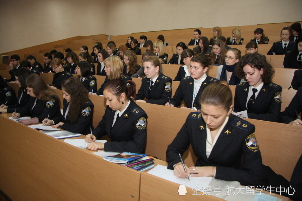 乌克兰国立航空大学运输管理和物流学院毕业典礼