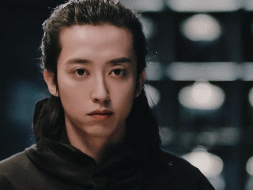 而在《盗墓笔记》里则交代说是汪藏海,所以说初步推断吴中是汪藏海的