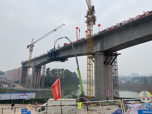 川南城际铁路自宜段跨度最大现浇梁合龙