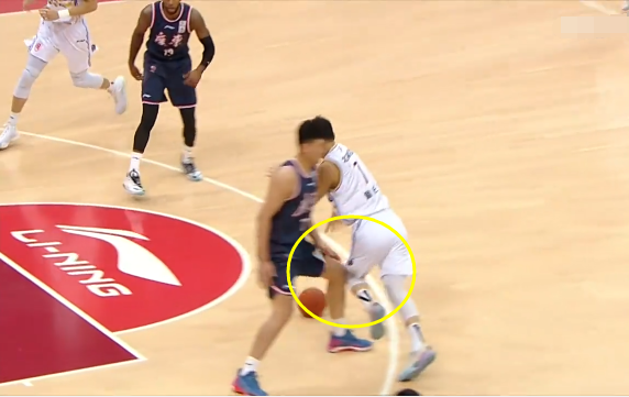 苏伟膝盖狠顶17 8神塔,杜锋摊手抗议马尚轰19分_腾讯新闻