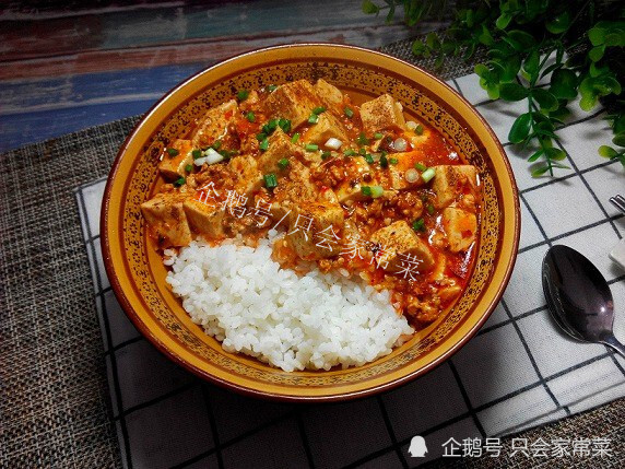 簡單又好吃,才是硬道理:麻婆豆腐蓋澆飯,夠味兒夠家常