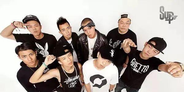 于是在2012年又跟大傻,功夫胖,刘聪等人以sup music为厂牌进行重组