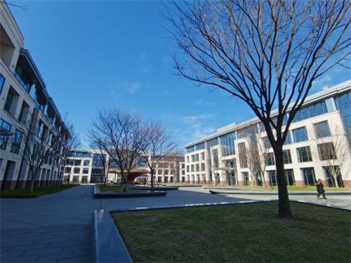 新晋亚洲首富钟睒睒有多低调记者实地走访了农夫山泉在杭州的公司总部