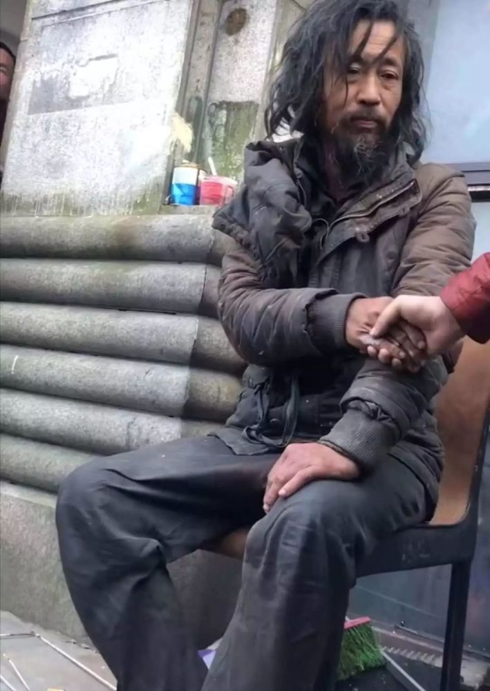 流浪大师沈巍成人世界的破局者