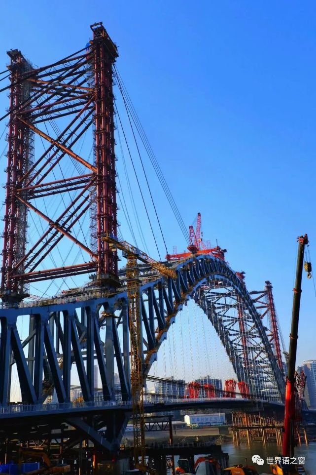 江漢七橋將於今年五月通車,施工現場一片熱火朝天的景象.