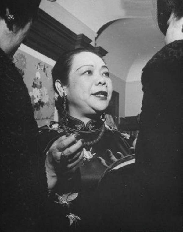 也确实如此,邓毓敏一生干过不少惊天动地的大事.