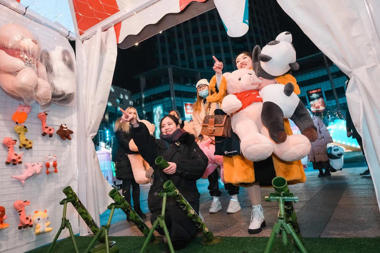 可口可乐复古乐园上好佳超市潮玩美光站新年来展览市集