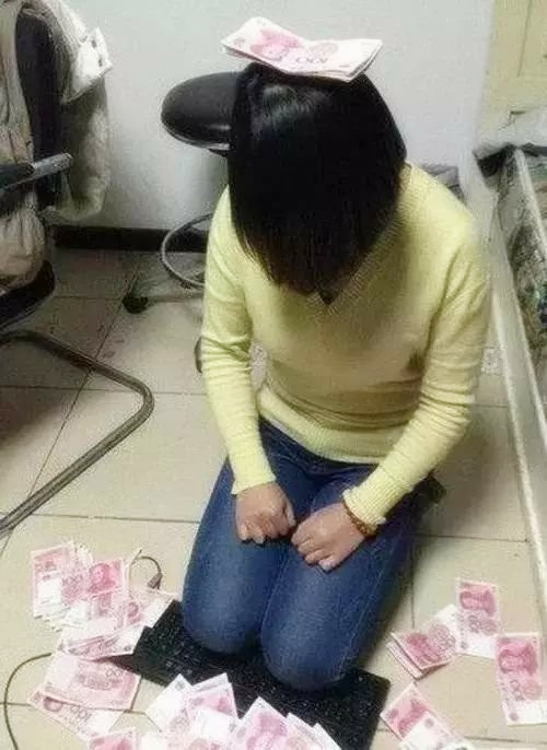 搞笑图片真给老爷们争气让媳妇跪键盘是什么给了他底气