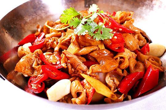 小贴士:干锅肥肠软烂鲜香,有滋阴补虚,润肠通便的功效.