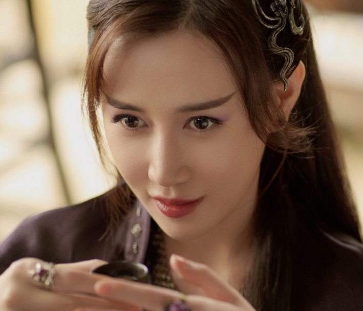 影视作品中的扮演者戴笑盈,她确实演出来了我们心目当中的"怜蜃",当初