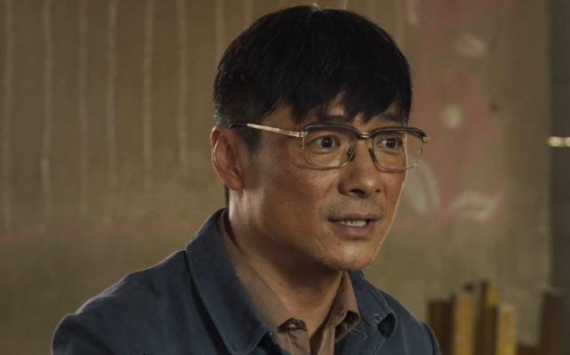 被忽略的细节,白老师也是知识分子,德智体美样样精通|山海情|陈金山