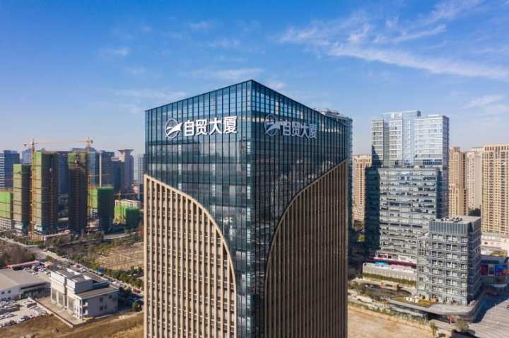 自由贸易创造更多价值,滨江区块矗立自贸大厦,18个项目入驻,数字经济