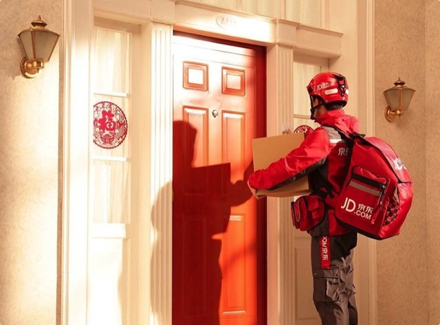 京东为留守快递小哥补贴1亿网友要老板抄作业