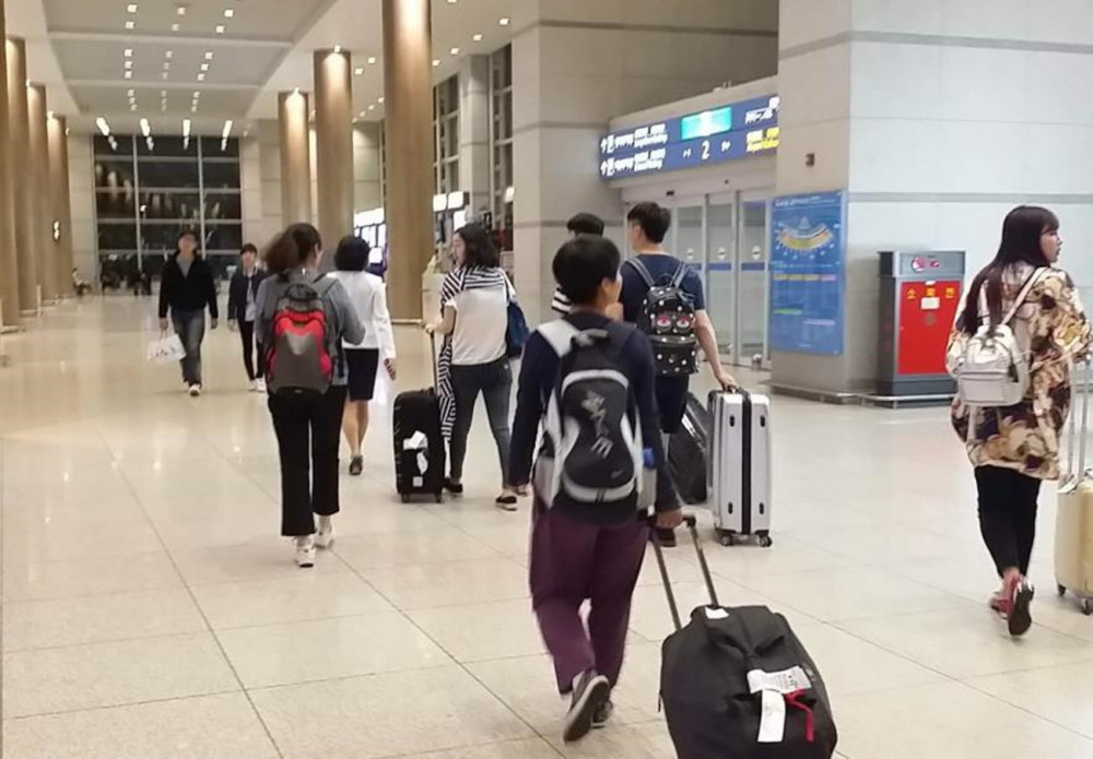 小留学生家长再次申请包机回国评论区网友直言不支持