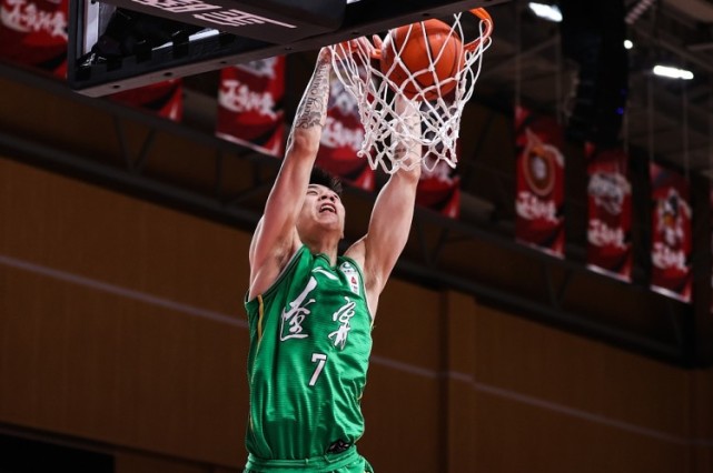 硬仗也高效!张镇麟15投9中收获22分4板