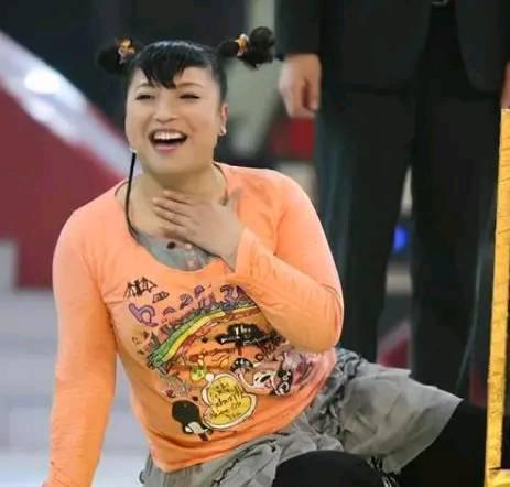 还记得"湖南笑星"何晶晶吗?她已经退圈8年了