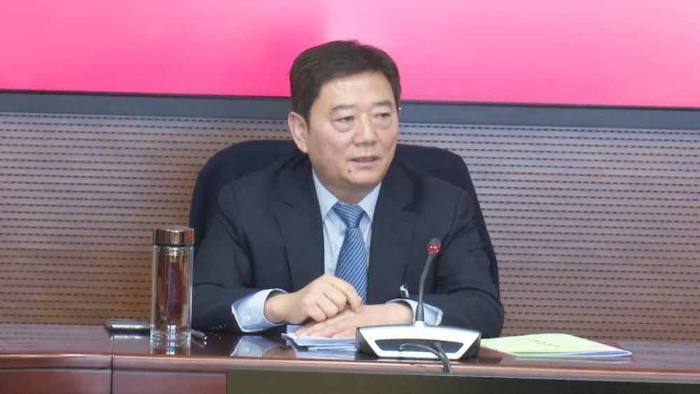 昨天(1月14日)上午,周玉宝代表在第二代表团参加了分组审议.