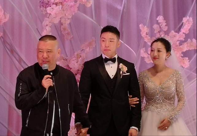 德云社烧饼陪老婆产检睡着媳妇怀孕那么辛苦他还抱怨自己累