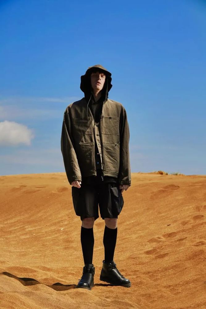 ulsum丨在热情的沙漠衣服里的确需要一台风扇