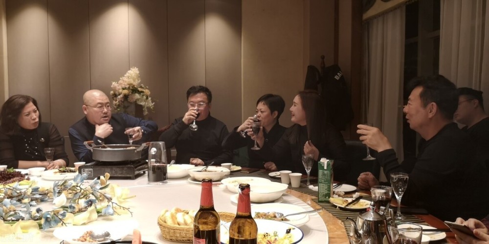 饭局一半没酒了领导给了你100元让你买瓶好酒你该怎么做