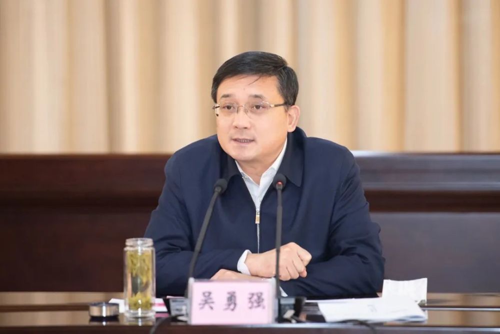 区委副书记,区长刘伟及区领导张朝霞,宋卫星,甘晓辉,朱利国,纪圣智