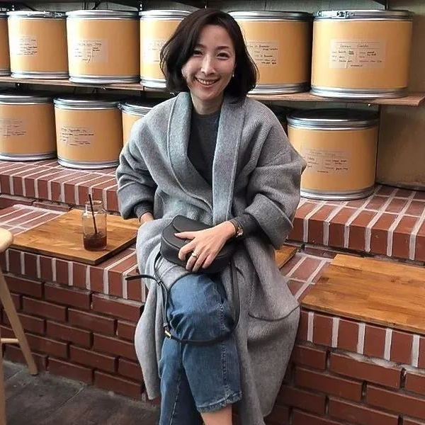 一位韩国大妈的穿搭火了简单日常50岁穿出30岁的感觉