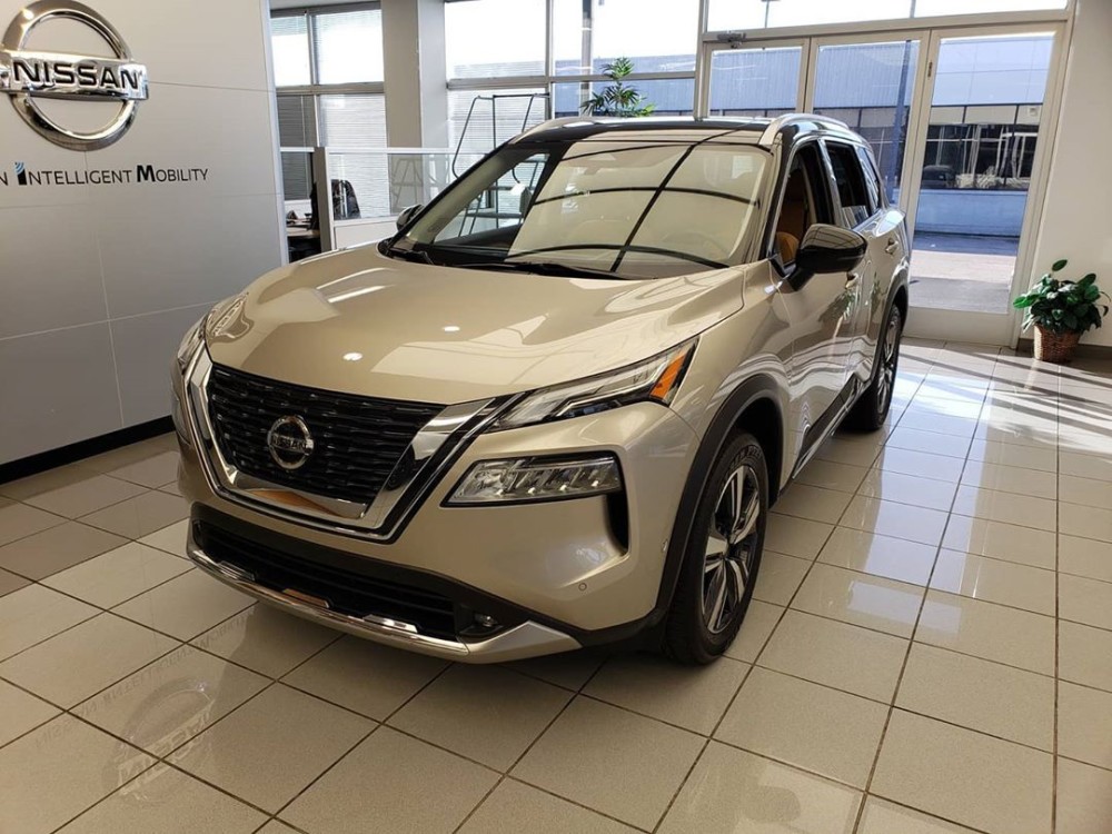 首先从外观方面来看,新款的日产奇骏最大的变化就是换上了全新的分体