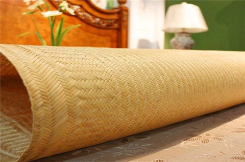 即便后来进入封建社会,一直以来,不管是草席还是芦苇席,避暑都不是它