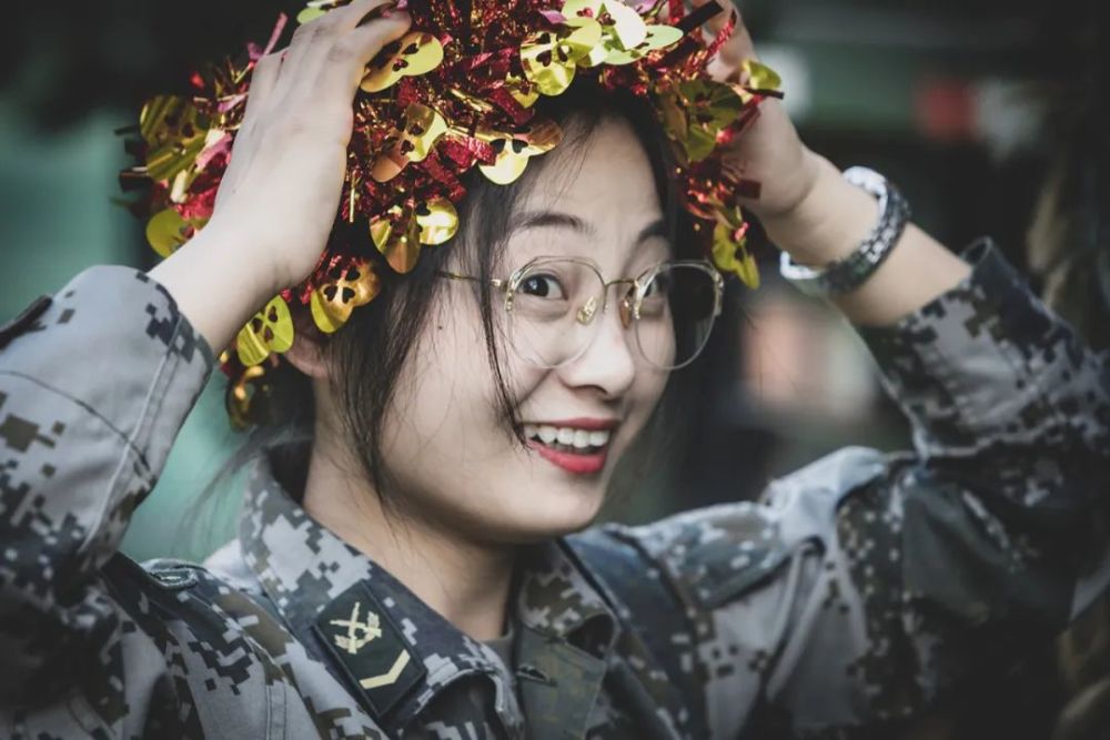 不爱红装爱武装铿锵玫瑰展锋芒来源:冲锋号作者:崇晓康,高小红,王耀