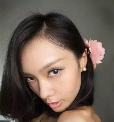 是瑞丽模特但这个王颖出生平凡很快他俩就坠入爱河此时看似质朴的王颖