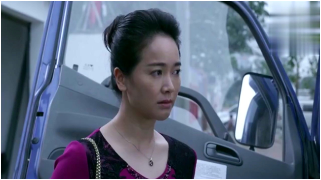 之后的她相继出演了《乾隆王朝》和《中国式离婚》.