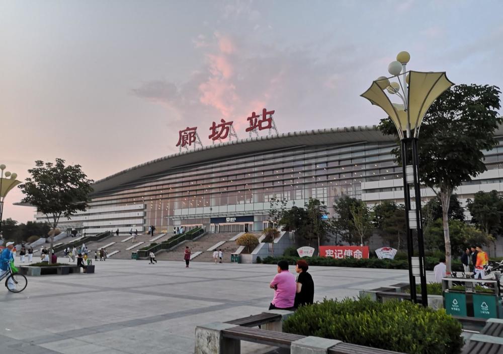 河北有两座奇葩的火车站明明相邻却不合并乘客常常走错站
