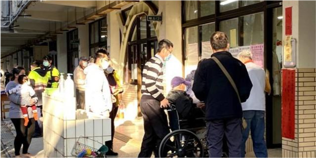 桃园罢免王浩宇登场 坐轮椅市民也来投票 桃园市 王浩宇 议员 中坜区