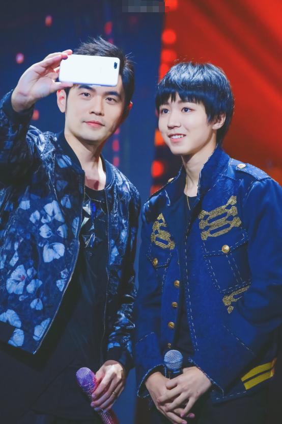 王俊凯成追星赢家获偶像周杰伦赠绝版ae86周董曾花51万拍卖而得