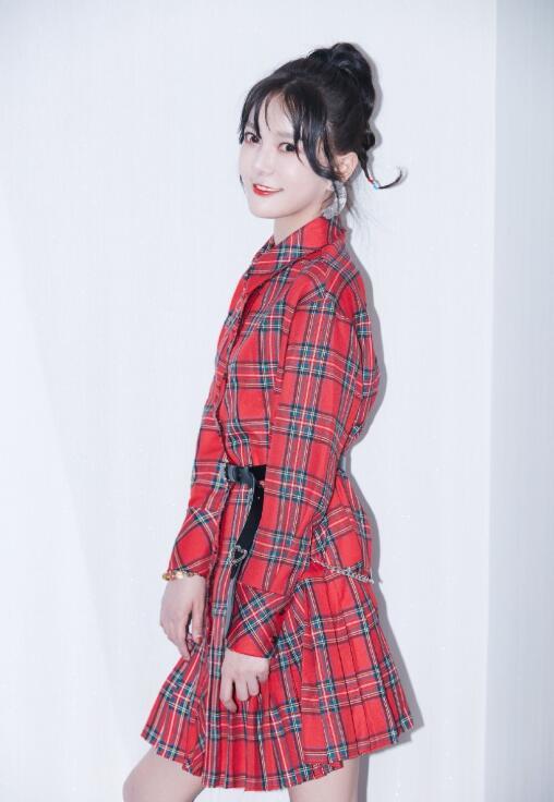 为爱尖叫主持人雅琴登热搜,因病变胖眼睛吓人,陈伟霆孔雪儿对她细节太