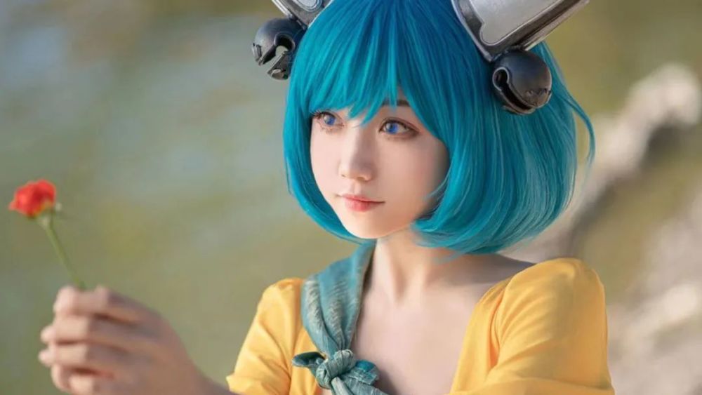 15岁玩家cos蔡文姬,"献花图"完美复刻cg动画,看清正脸:神还原!