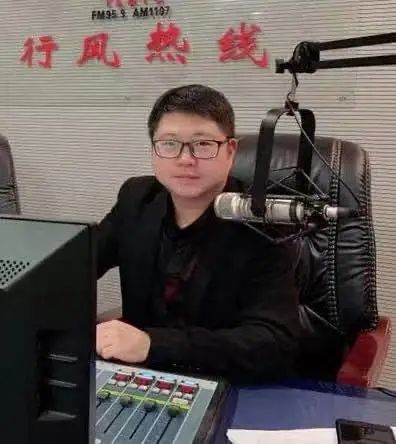 (第一排左起)长三角之声主持人 黄桢长三角之声主持人 沈蕾无锡广播