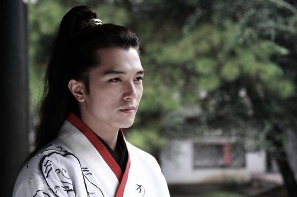 因为他认为凤凰栖梧,以竹子的果实为食,而慕容冲的小名便叫凤皇,希望